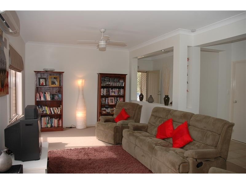 8 Peron Crescent, North Lakes QLD 4509