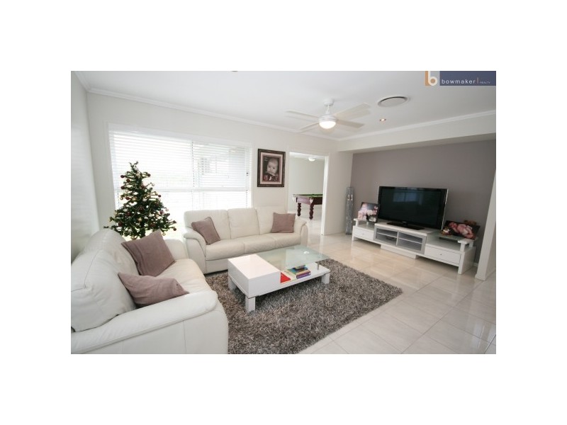 18 Kowari Crescent, North Lakes QLD 4509