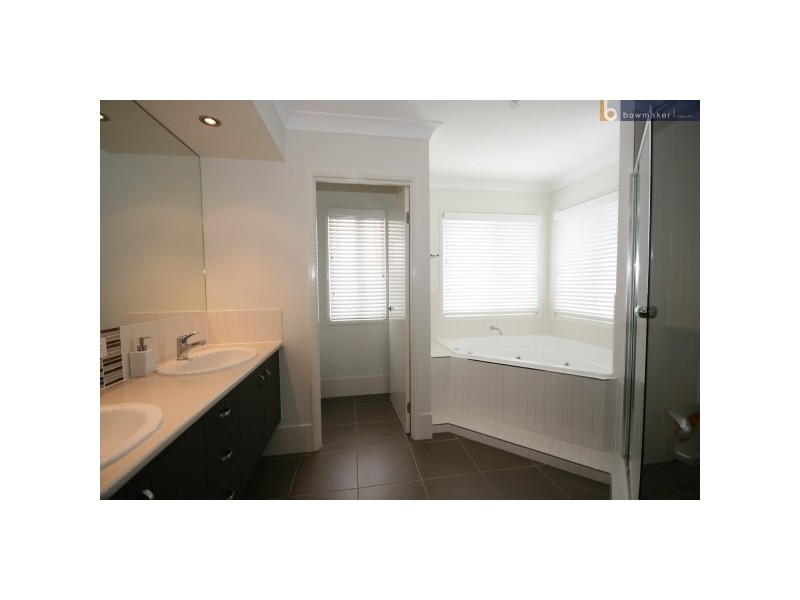 18 Kowari Crescent, North Lakes QLD 4509