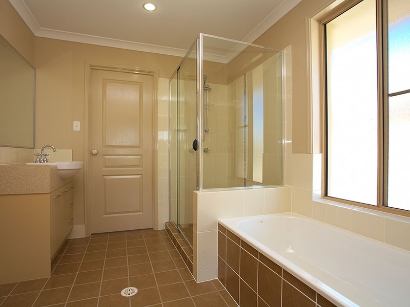 20 Douglas Circuit, North Lakes QLD 4509