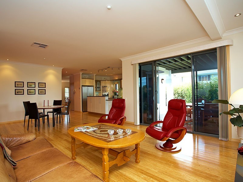16 Senior Close, North Lakes QLD 4509