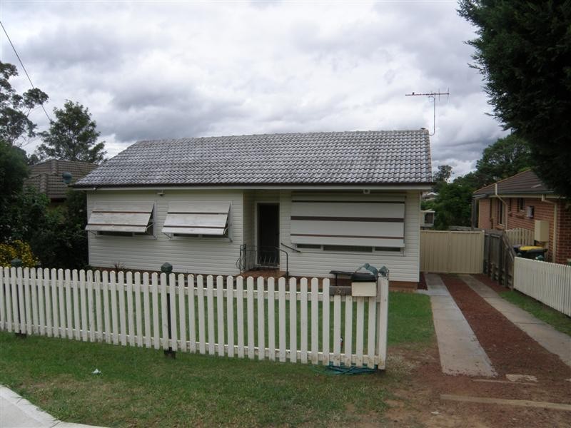 154 Macquarie Ave, Campbelltown NSW 2560