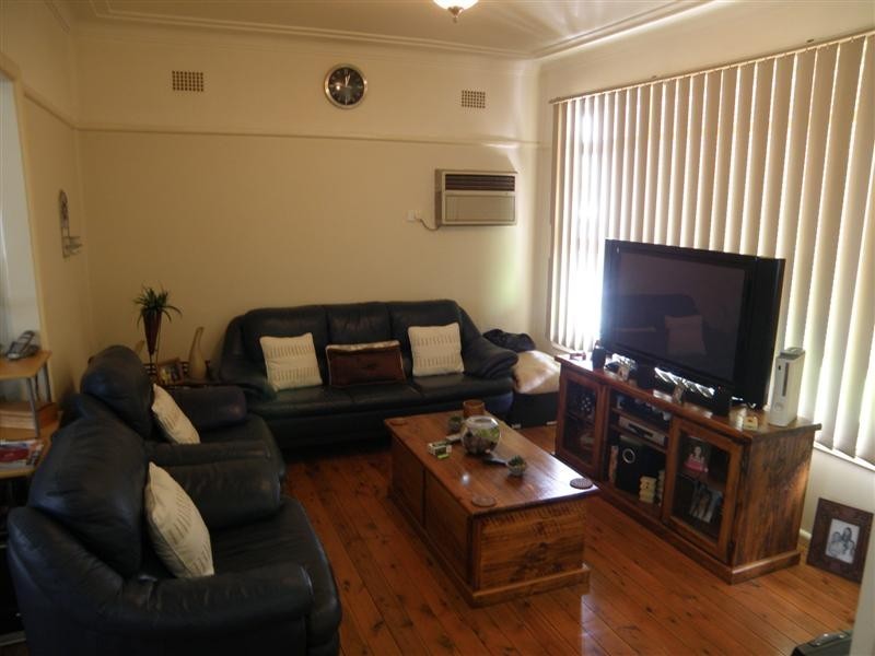 154 Macquarie Ave, Campbelltown NSW 2560
