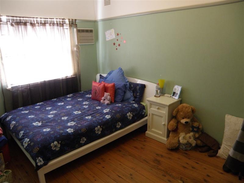 154 Macquarie Ave, Campbelltown NSW 2560