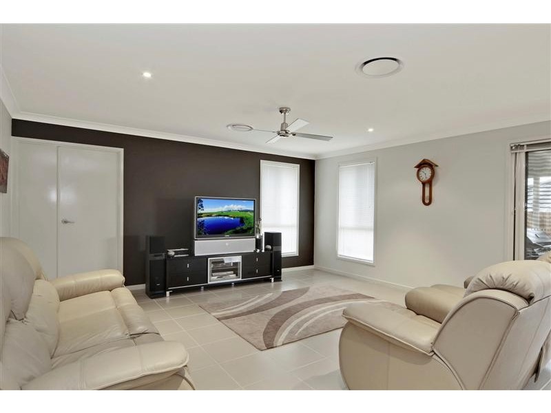 19 Kerrigan Crescent, Elderslie NSW 2570