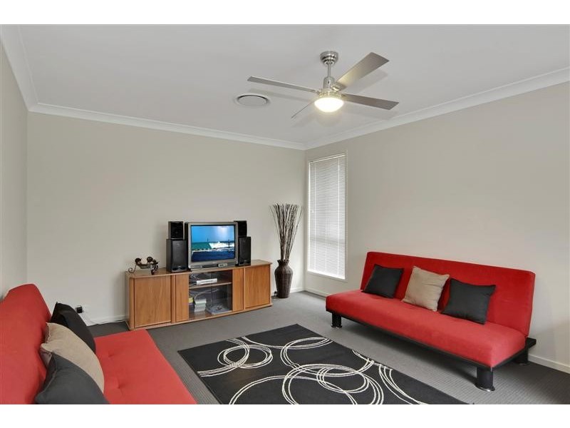 19 Kerrigan Crescent, Elderslie NSW 2570