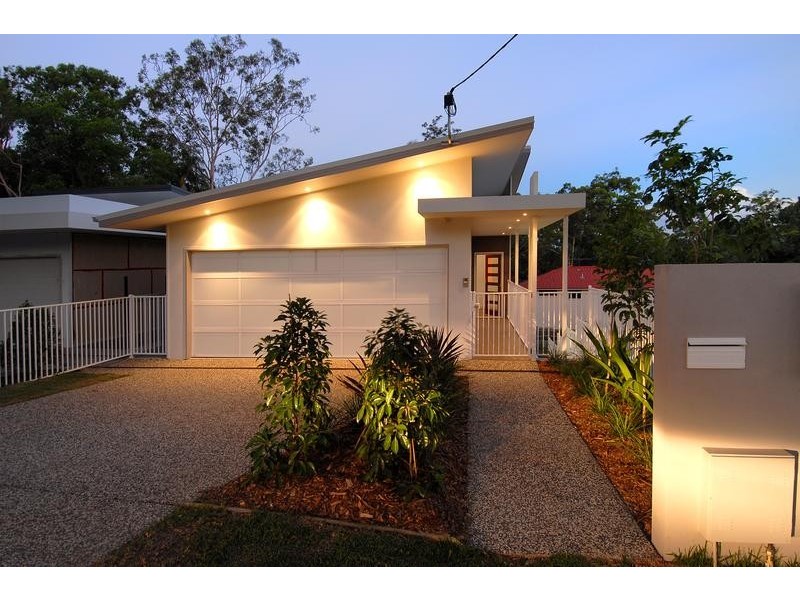 22A Eleventh Avenue, St Lucia QLD 4067