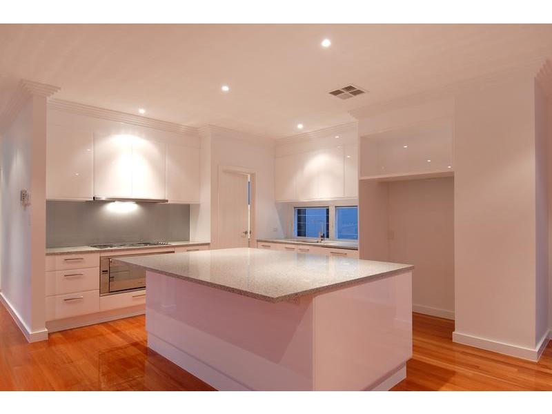 22A Eleventh Avenue, St Lucia QLD 4067