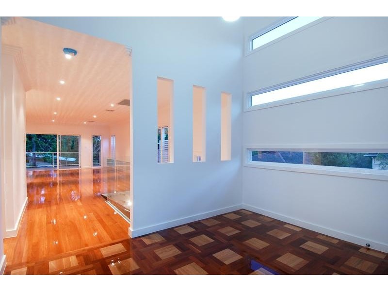 22A Eleventh Avenue, St Lucia QLD 4067