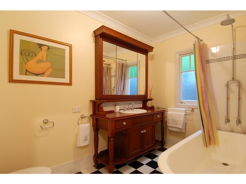 28 Coronation Street, Bardon QLD 4065