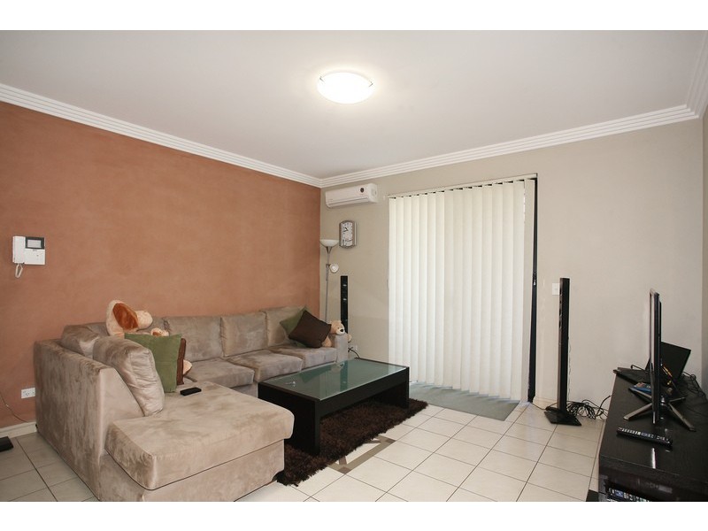 2/2-4 Reid Avenue, Westmead NSW 2145