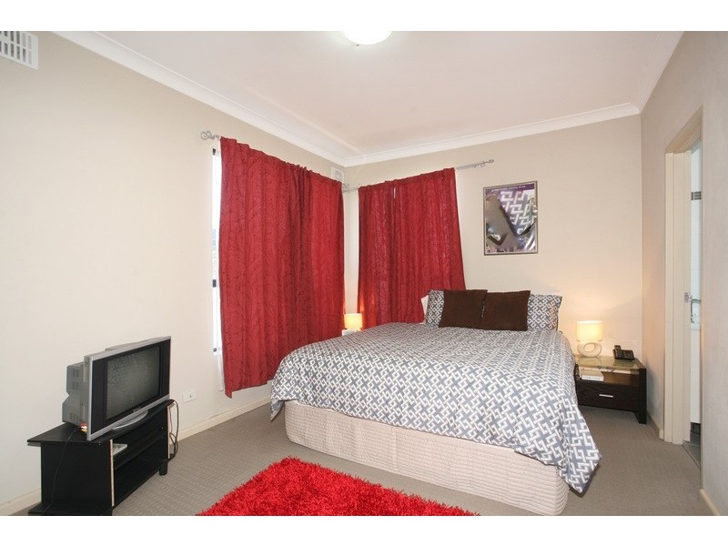 2/2-4 Reid Avenue, Westmead NSW 2145