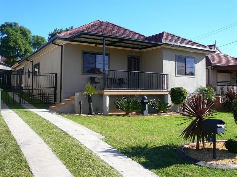8 Gloucester Avenue, Merrylands NSW 2160