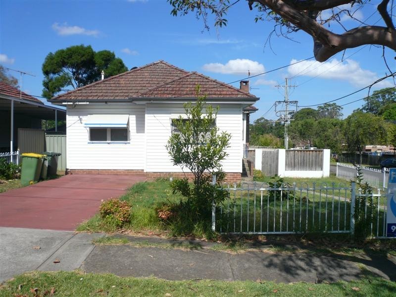 15 Binalong Road, Wentworthville NSW 2145