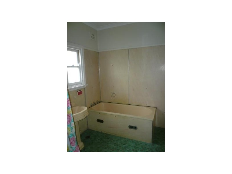 13 Kliens Road, Northmead NSW 2152