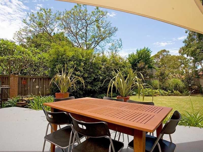 1 Rutland Avenue, Castlecrag NSW 2068