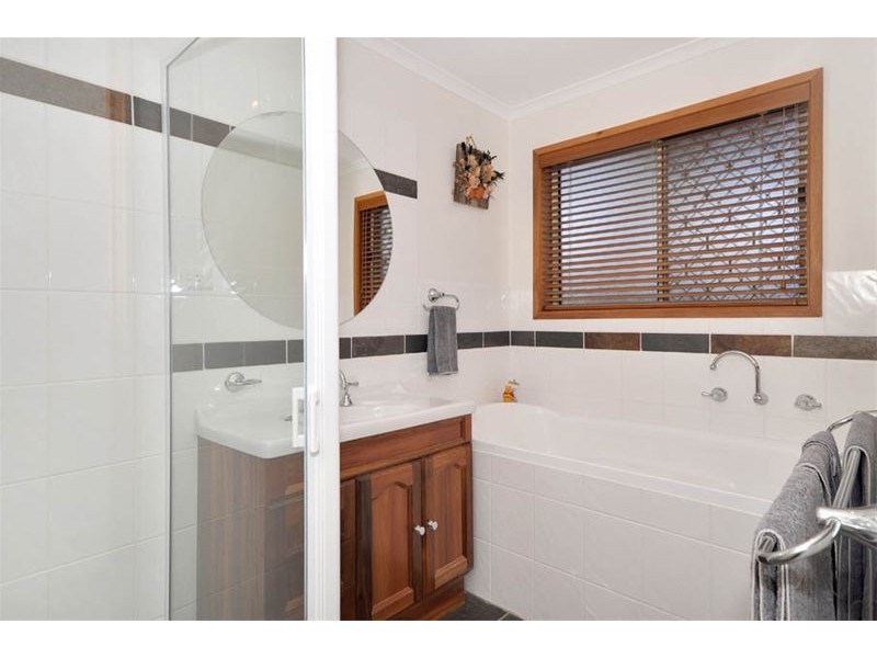 11 Kneebone Street, Bonython ACT 2905