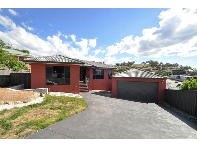 16 Dennis Place, Jerrabomberra NSW 2619