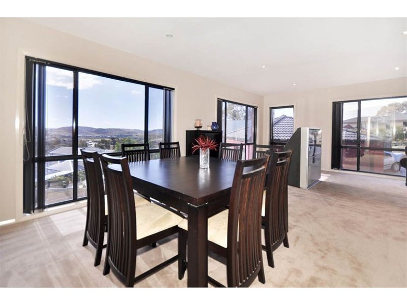 16 Dennis Place, Jerrabomberra NSW 2619