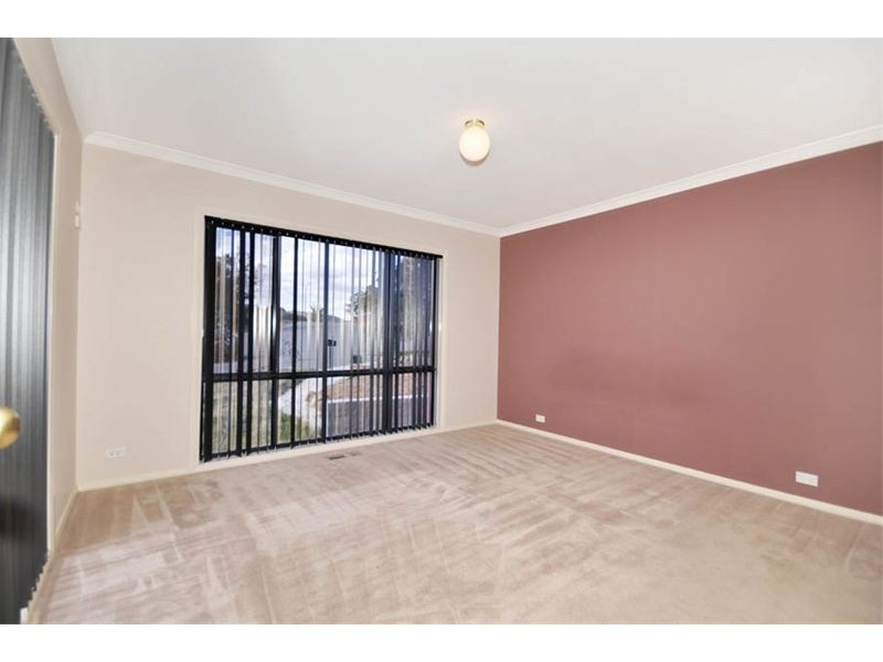 16 Dennis Place, Jerrabomberra NSW 2619