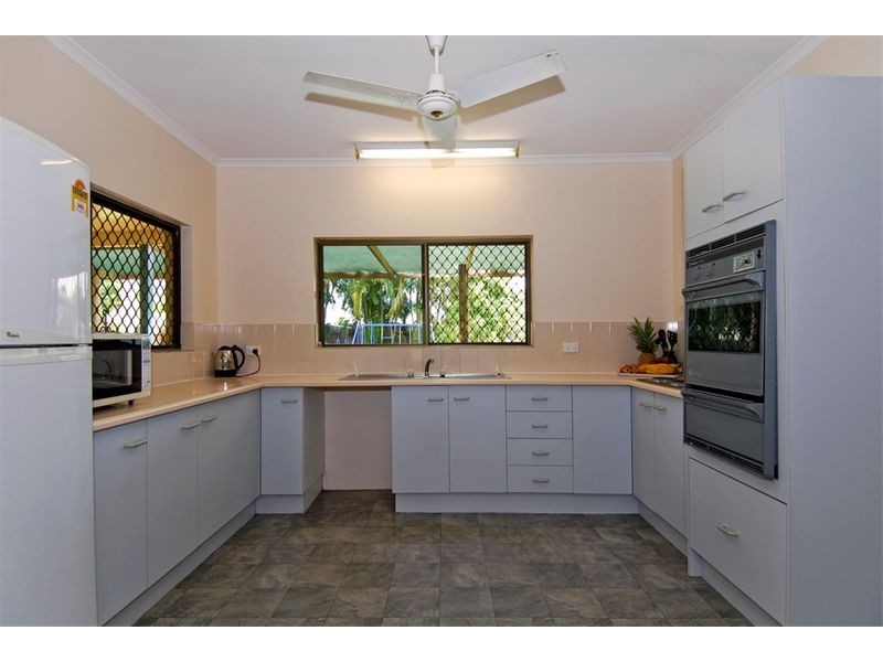 8  Friendship Street, Bentley Park QLD 4869