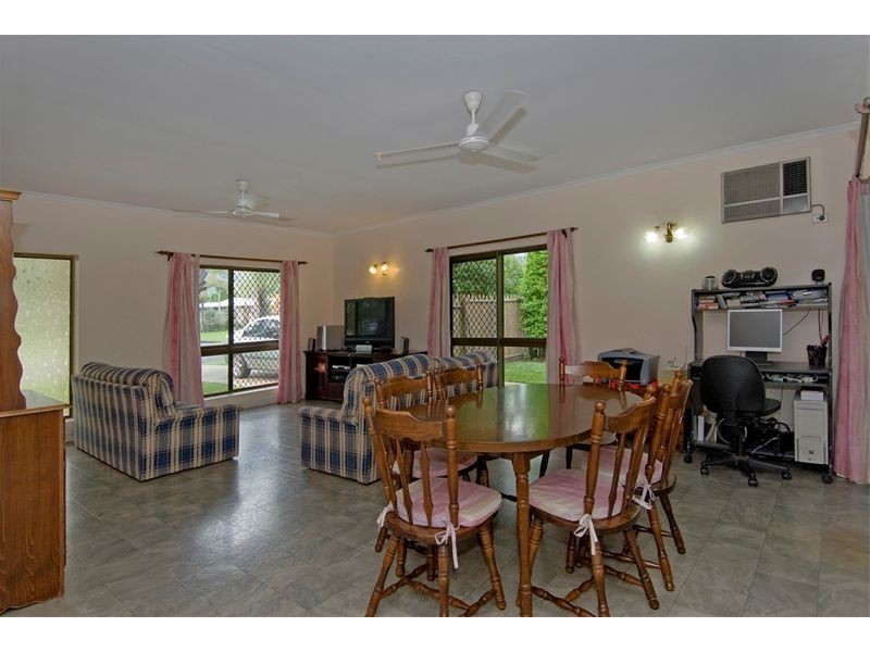 8  Friendship Street, Bentley Park QLD 4869