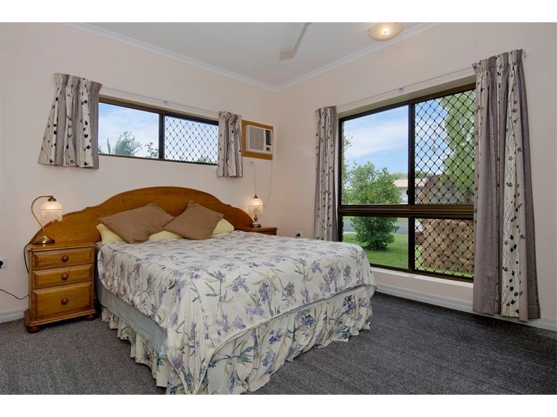 8  Friendship Street, Bentley Park QLD 4869