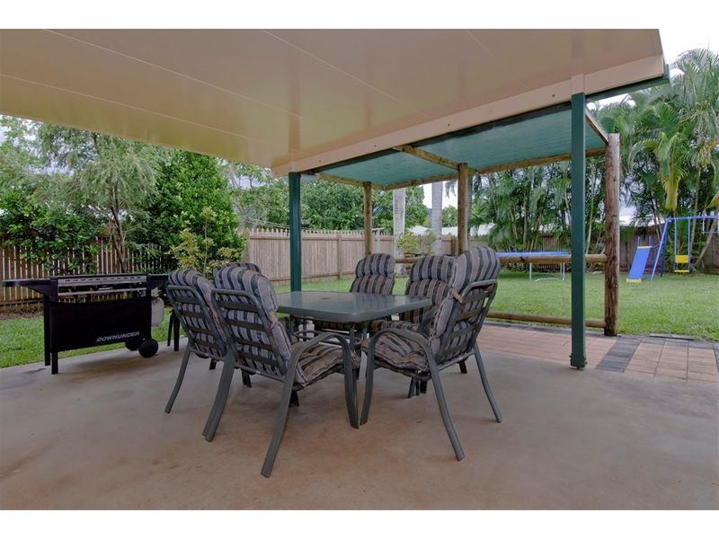 8  Friendship Street, Bentley Park QLD 4869