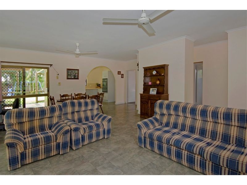 8  Friendship Street, Bentley Park QLD 4869