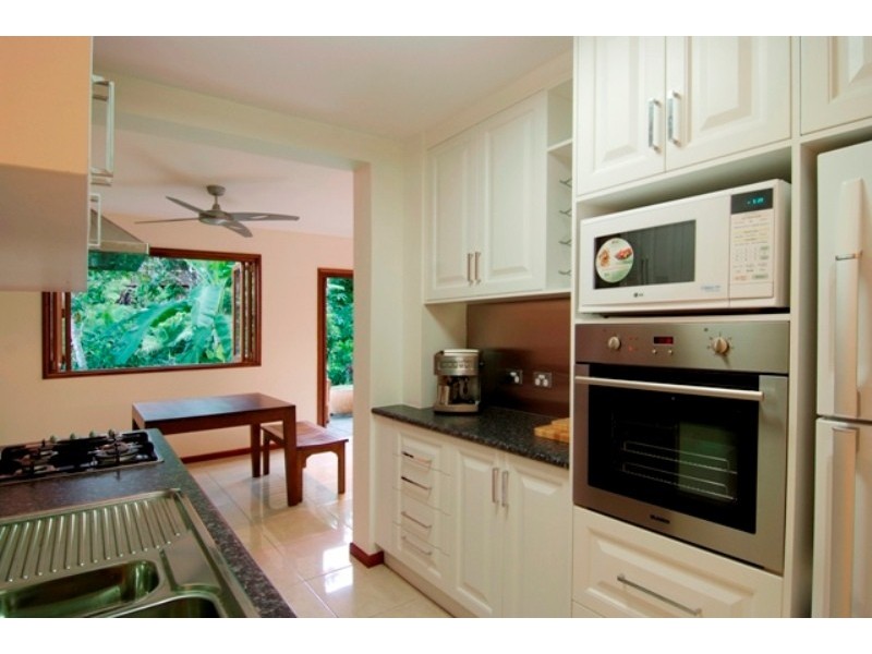 176 Sydney Street, Bayview Heights QLD 4868