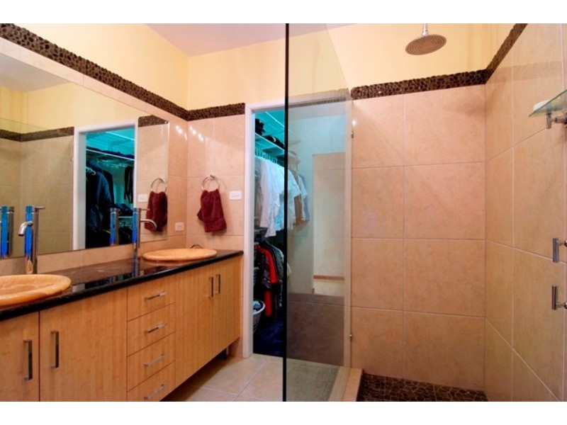 176 Sydney Street, Bayview Heights QLD 4868