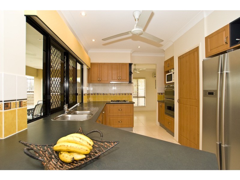 2 St Albans Close, Brinsmead QLD 4870