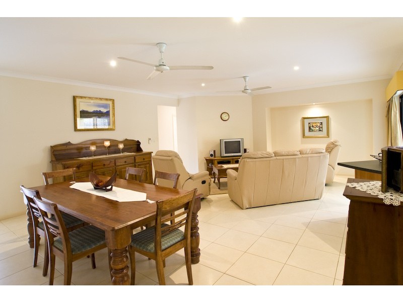 2 St Albans Close, Brinsmead QLD 4870