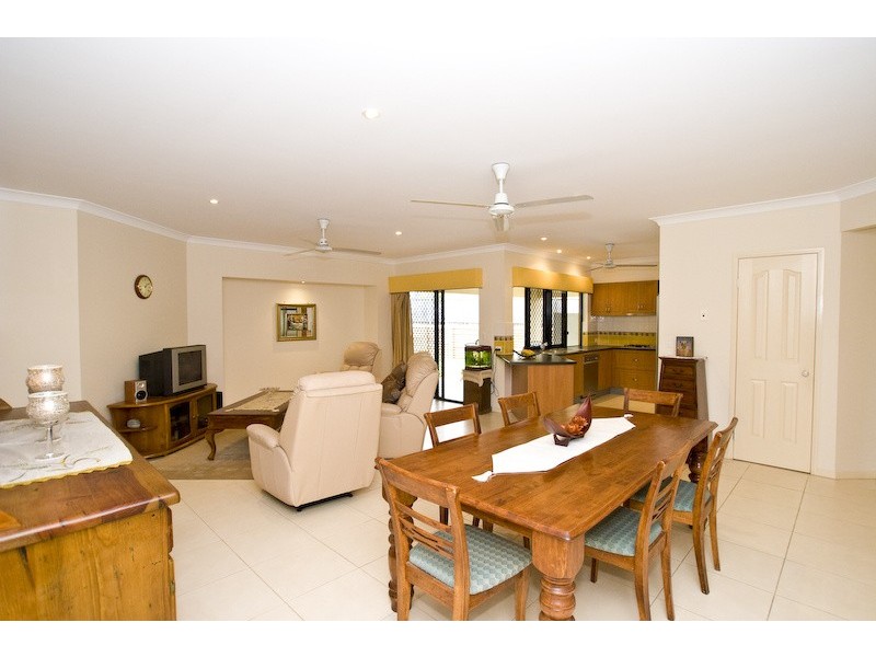 2 St Albans Close, Brinsmead QLD 4870