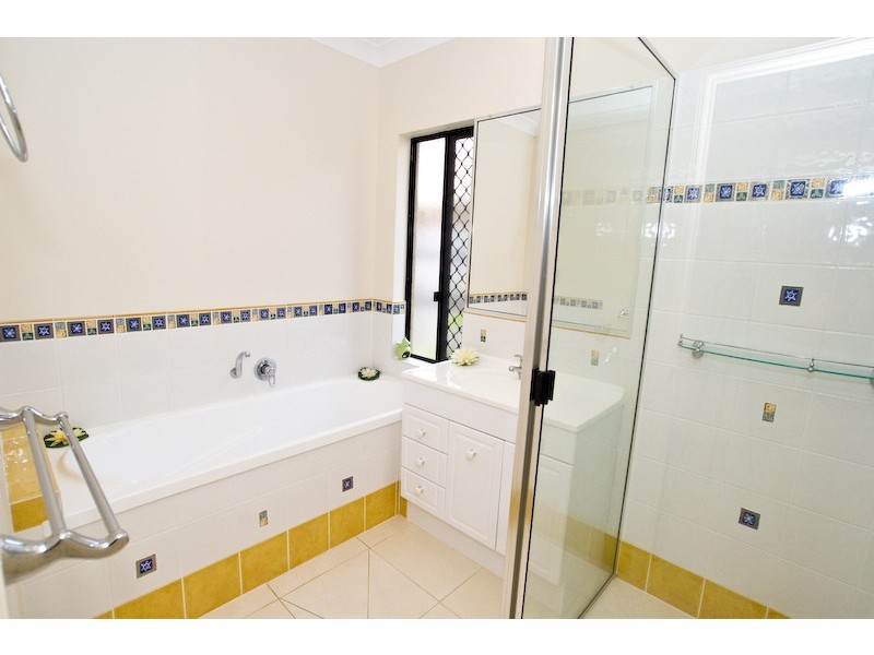 2 St Albans Close, Brinsmead QLD 4870