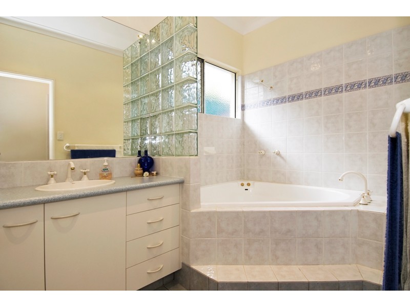 10 Barcoo Close, Bentley Park QLD 4869