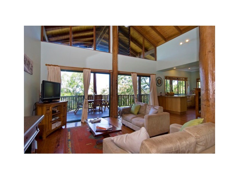11 Amaroo Street, Smithfield QLD 4878