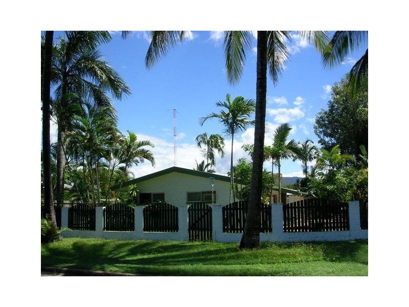 Holloways Beach QLD 4878