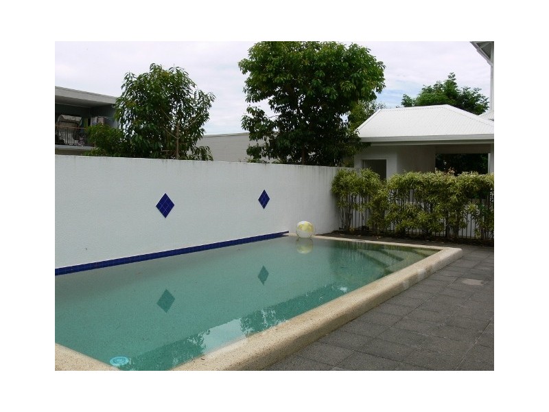 4/18  Smith Street, Cairns North QLD 4870
