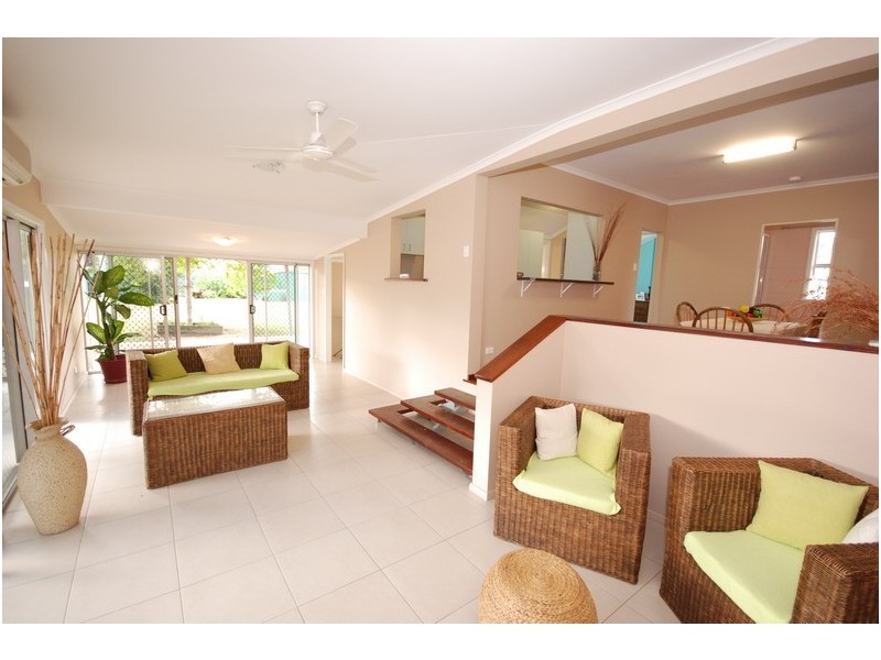 5 Borrowdale Close, Bentley Park QLD 4869