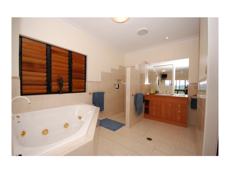 7 Maynard Close, Mount Sheridan QLD 4868