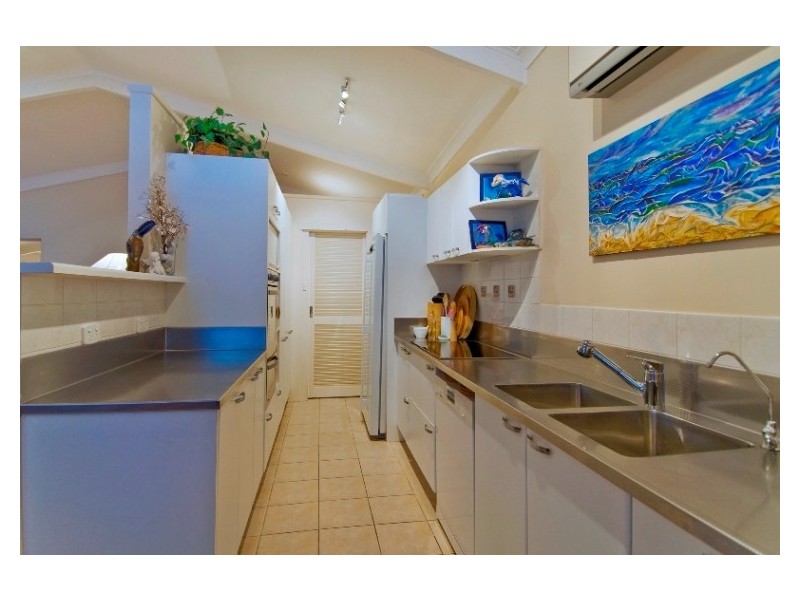 Holloways Beach QLD 4878