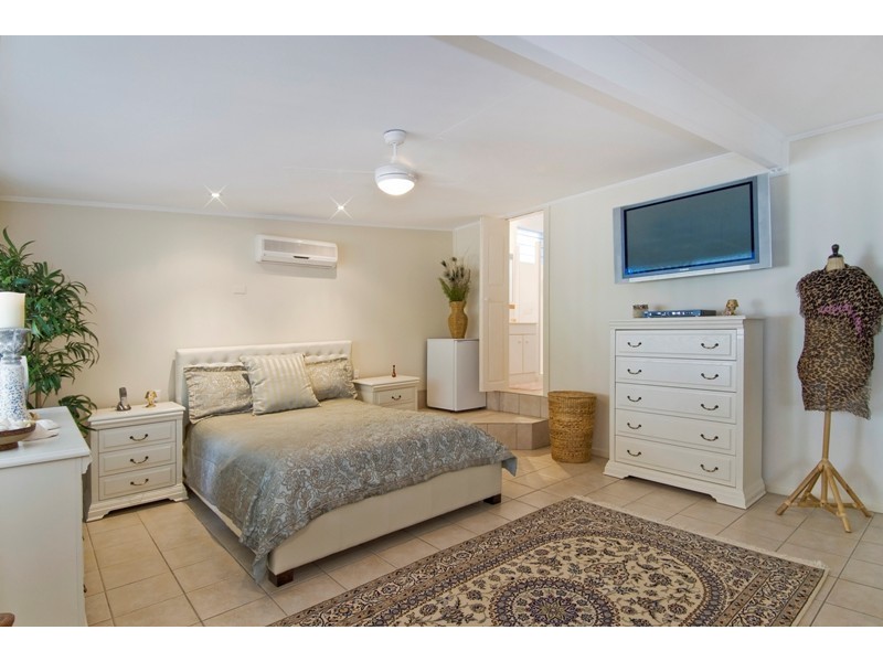 Holloways Beach QLD 4878