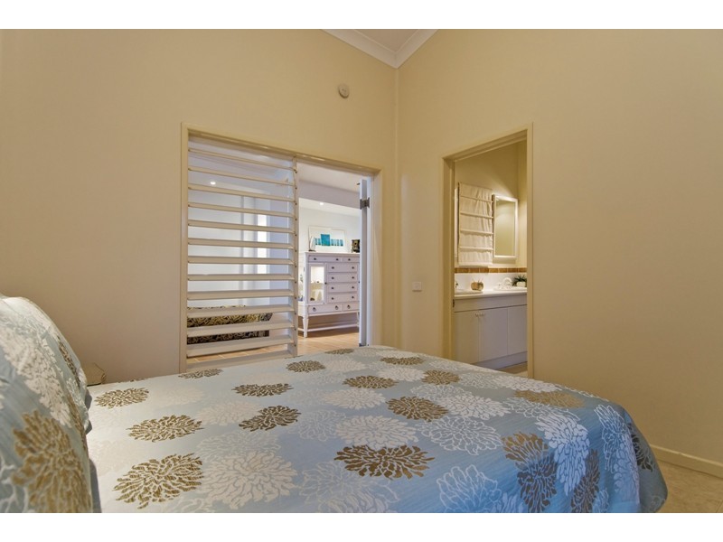 Holloways Beach QLD 4878