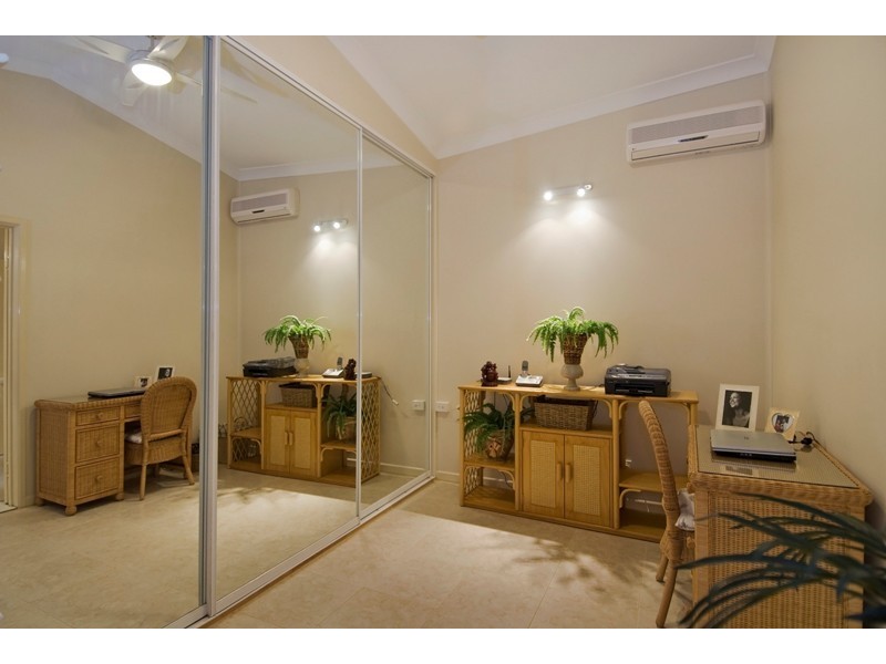 Holloways Beach QLD 4878