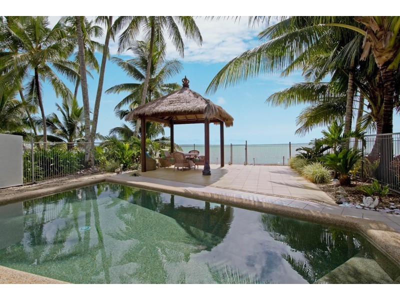 Holloways Beach QLD 4878