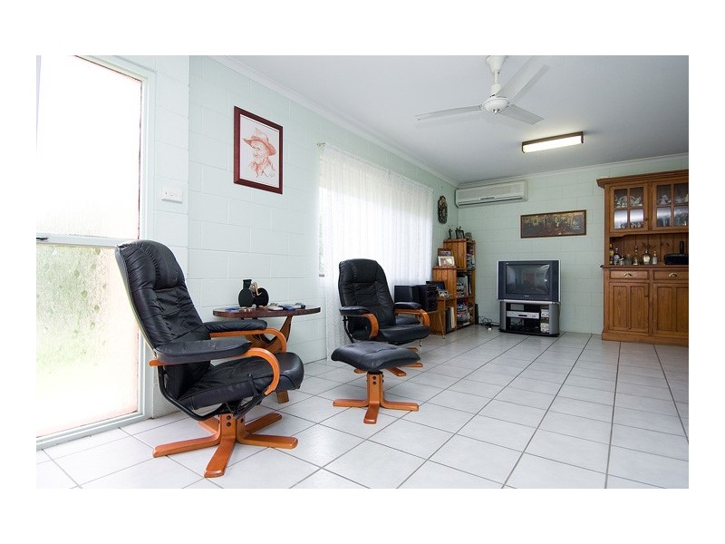 2 Karen Close, Woree QLD 4868