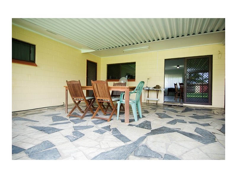 2 Karen Close, Woree QLD 4868