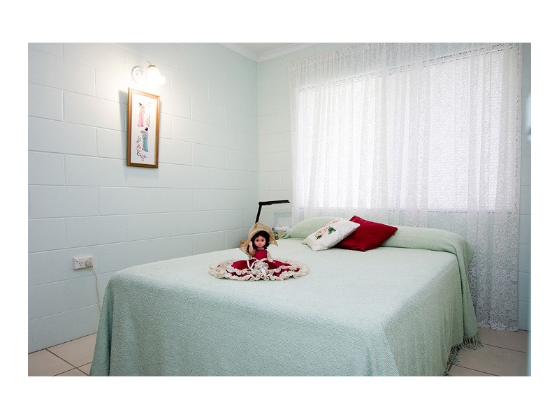 2 Karen Close, Woree QLD 4868