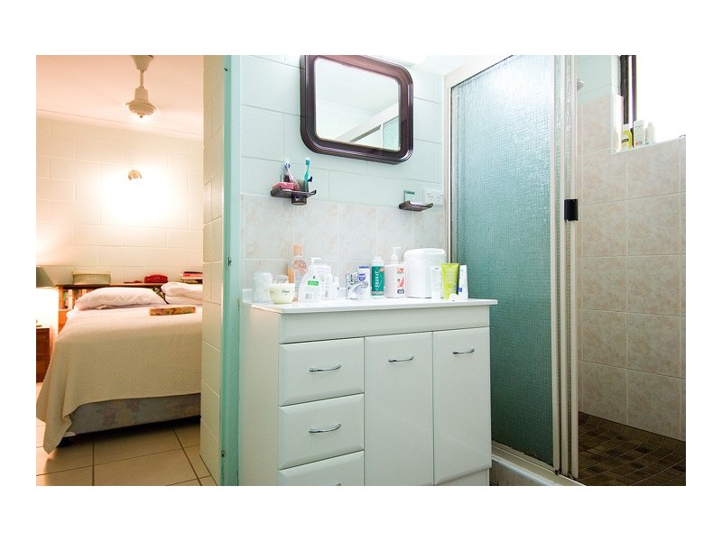 2 Karen Close, Woree QLD 4868